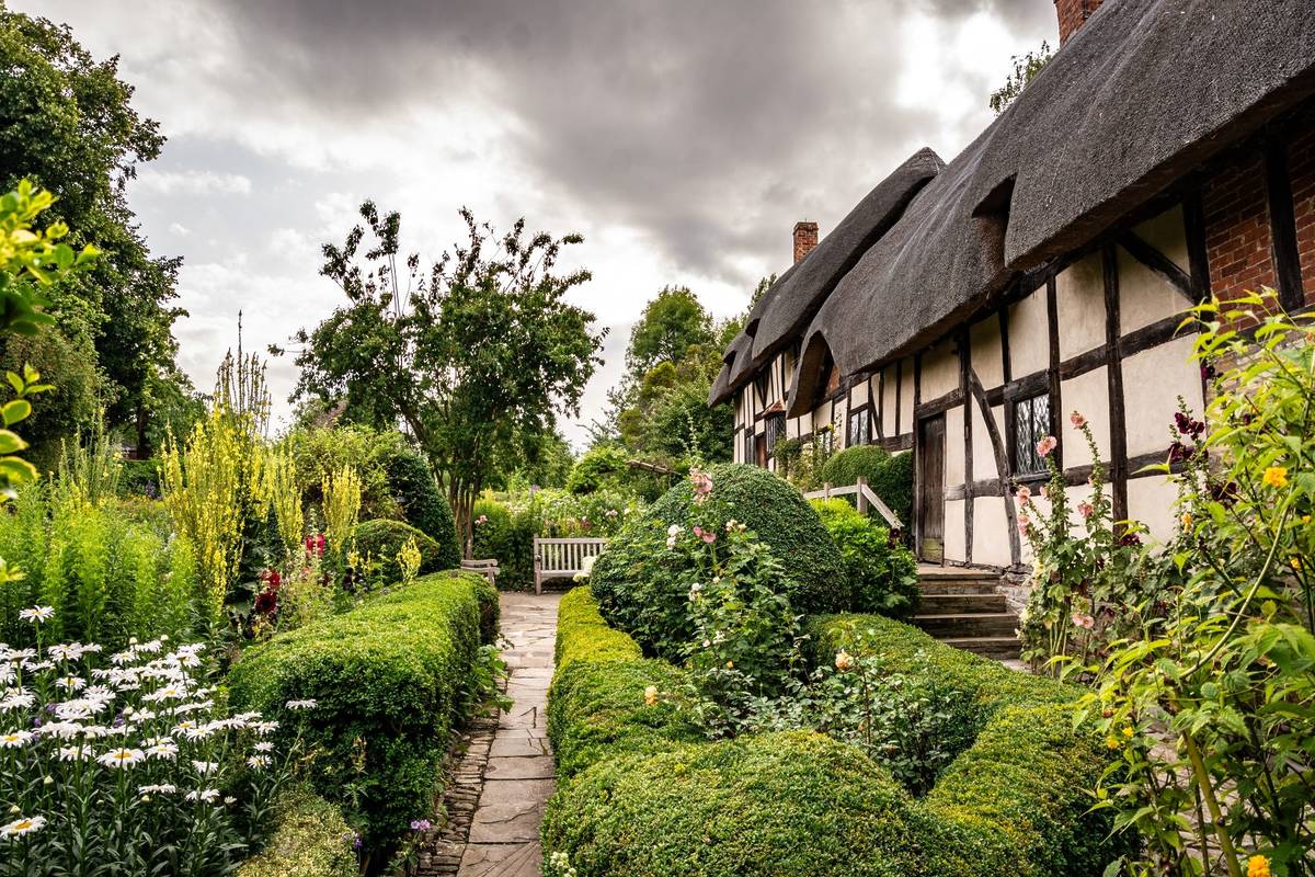 Quaint thatched cottage and garden of Anne Hathaway, Shakespeare's wife, in Stratford-upon-Avon, UK