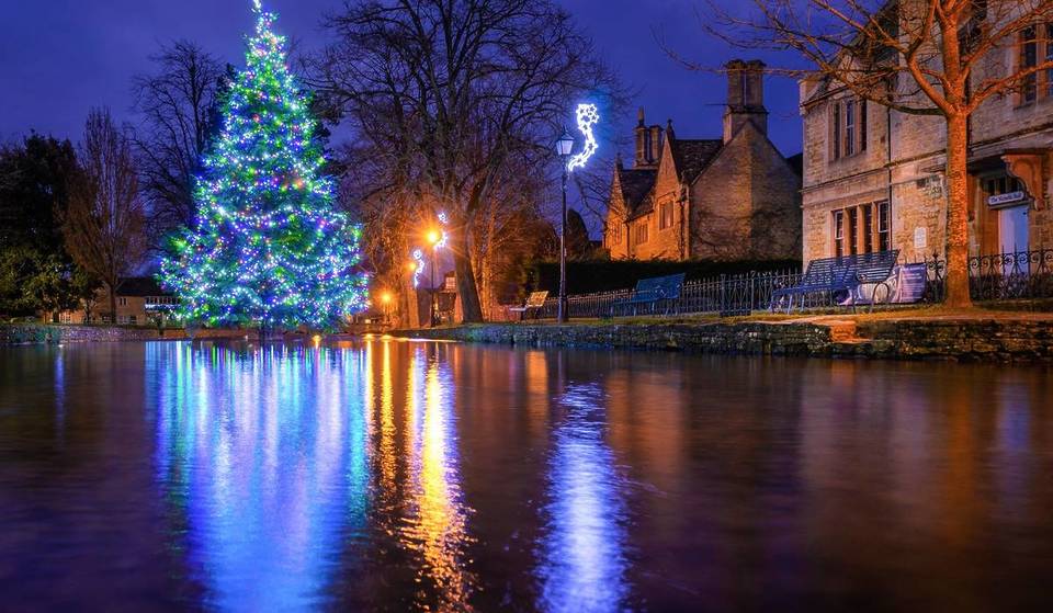 The ‘Venice Of The Cotswolds’ Hides A Victorian Christmas Shop Open Year-Round And A Floating Festive Tree – It’s Just 1.5 Hours From Birmingham
