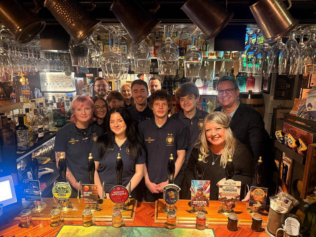 Tamworth Tap staff - 1600x1200