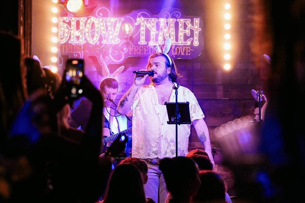 Easter bunnies performing at Albert's Schloss