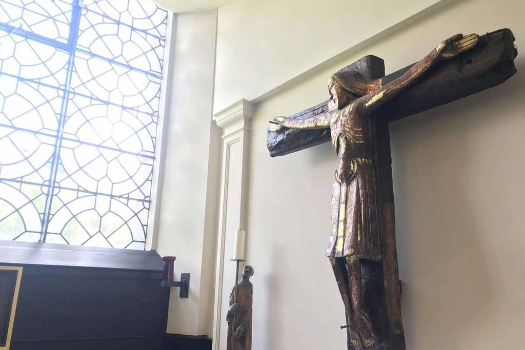 A Jesus statue in Birmingham Cathedral