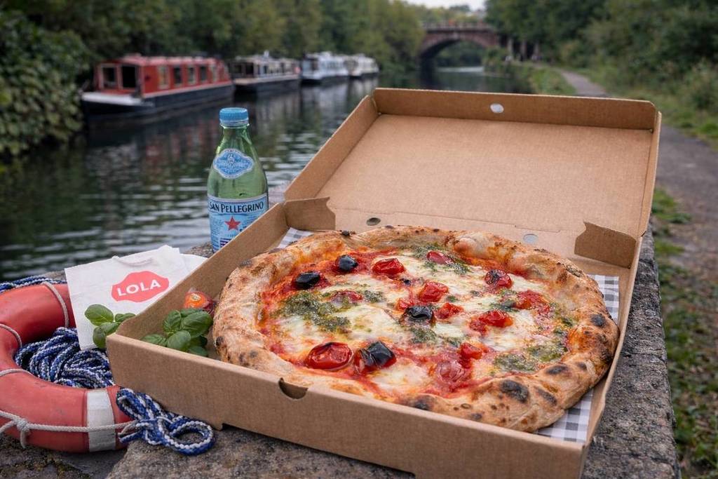 Lola The Cafe Boat's pizza