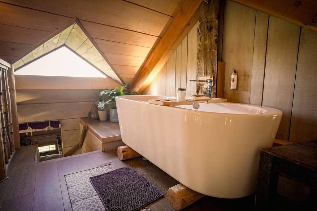 Bathtub in the Orchard Treehouse
