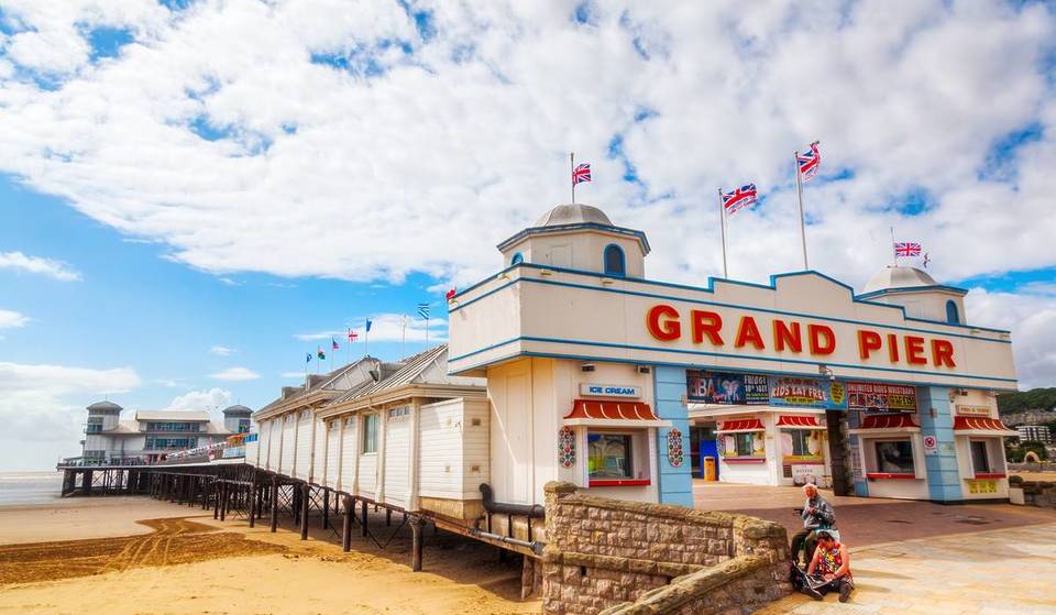 This ‘golden sand’ beach that stretches for miles is the quickest way for Brummies to see the sea and it is only 2 hours from Birmingham – just in time for the 28°C weekend heatwave