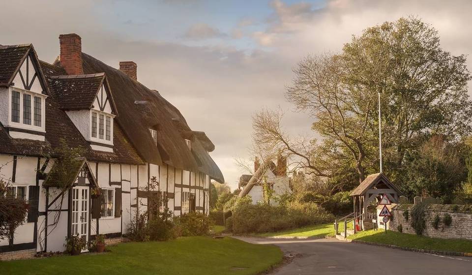 Just 1 hour from Birmingham, this quiet Warwickshire hamlet is officially one of the prettiest villages in the UK to visit this summer