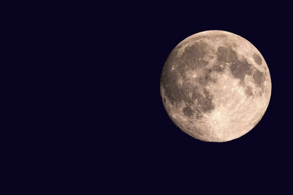 A stunning ‘Strawberry Moon’ will light up UK skies tonight with a rare golden tint  – here’s exactly when to catch June’s most famous full moon