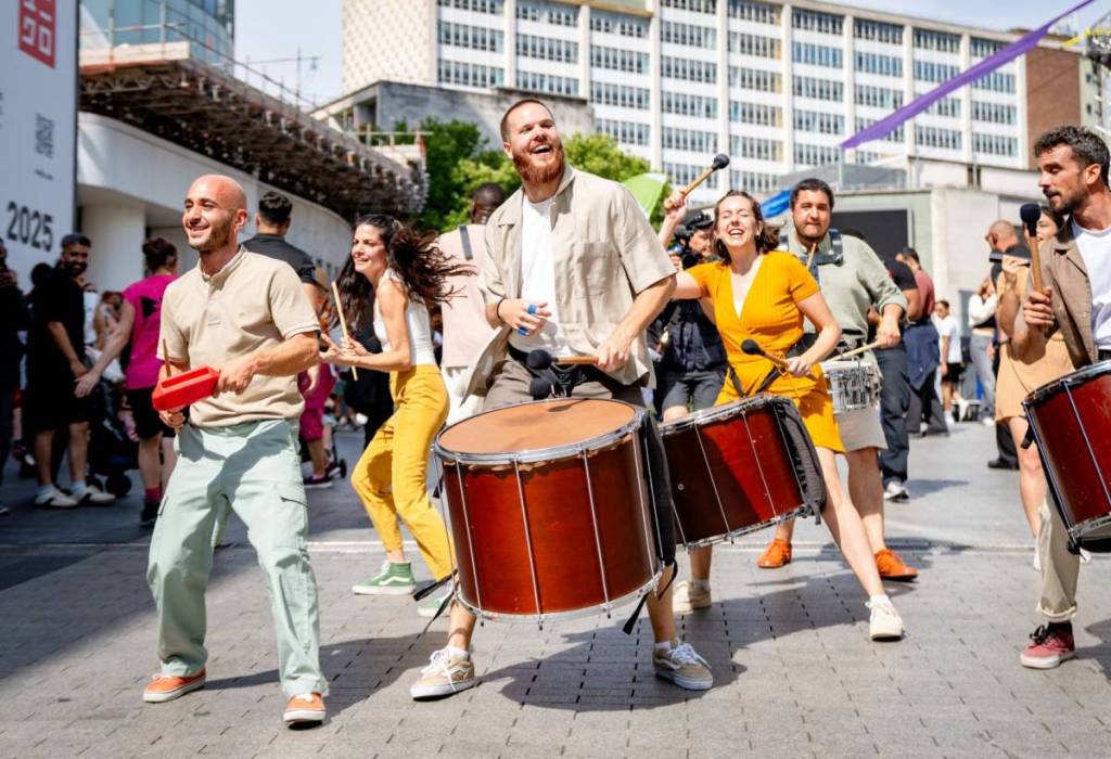 Sound de Secà’s interactive procession, Possê at Birmingham Weekender 2025. Photo by Rise Productions.
