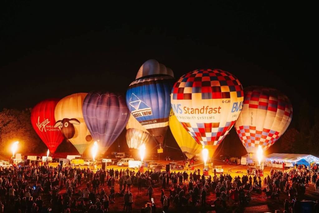 Hot Air Balloons in Telford performing a Night Glow
