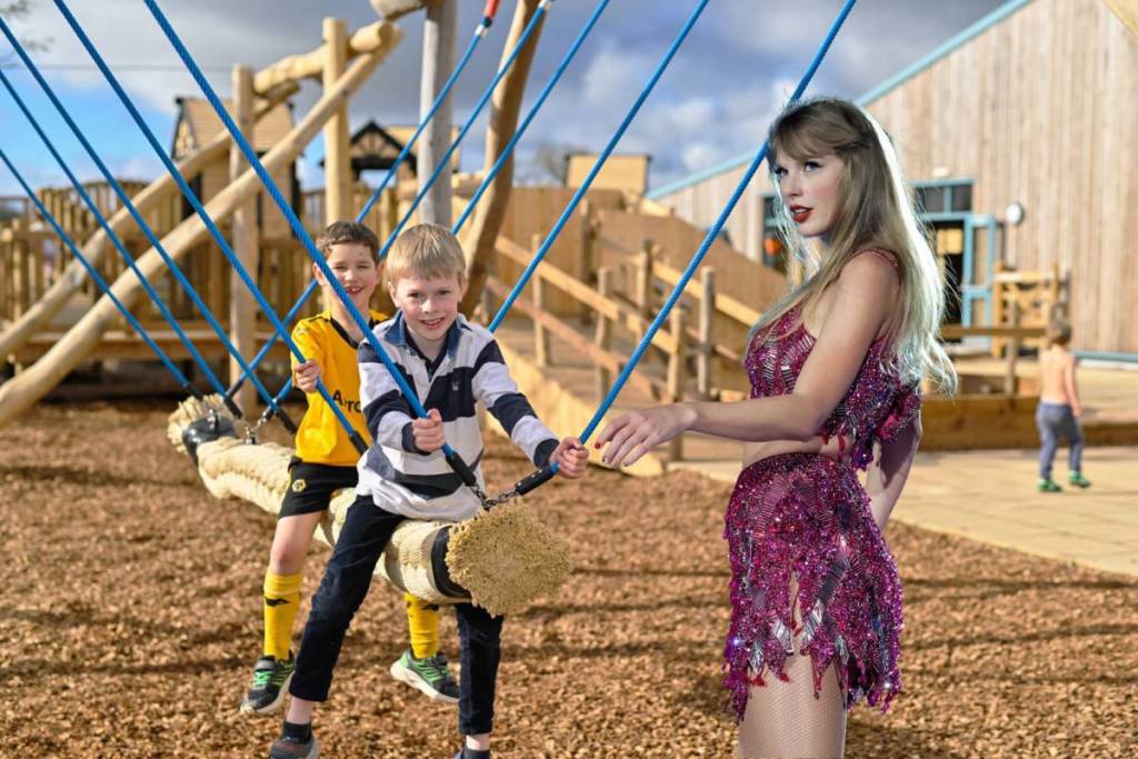 Taylor Swift at HockerHILL