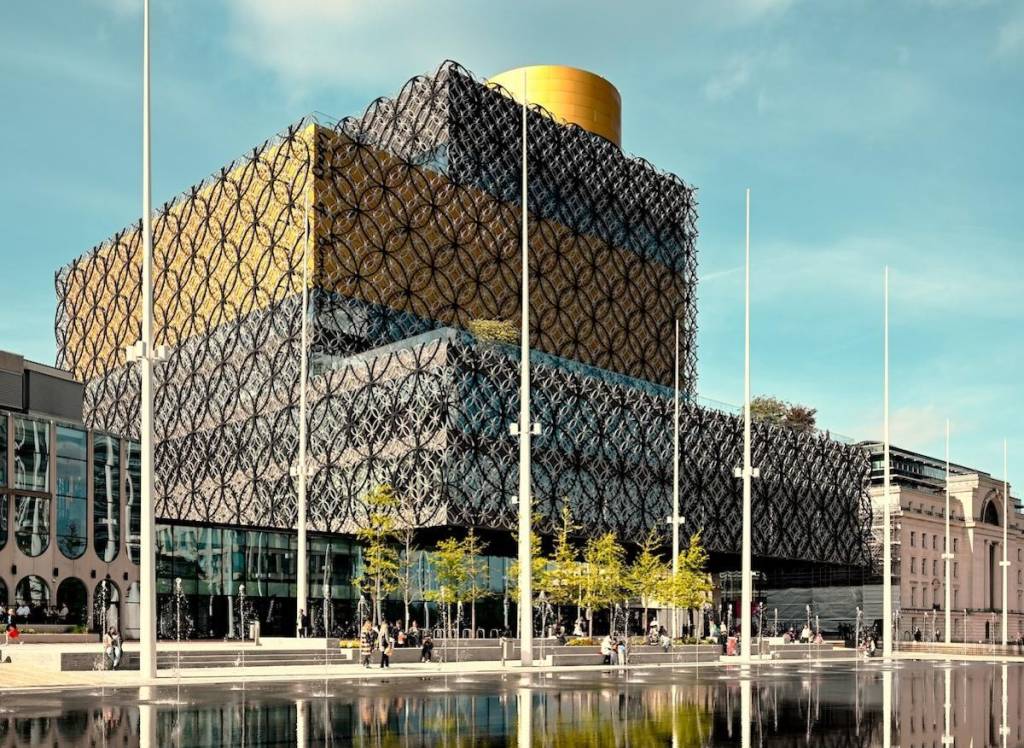 exterior of the library of birmingham 