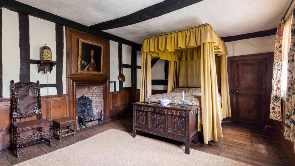 the-kings-room-moseley-old-hall-staffordshire1297126