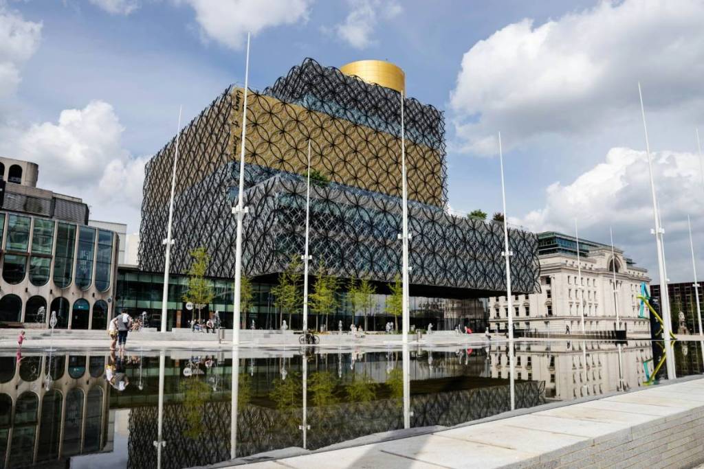 Birmingham city, public water feature