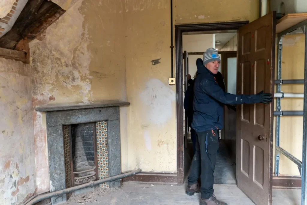Walking around the inside of Highbury Hall