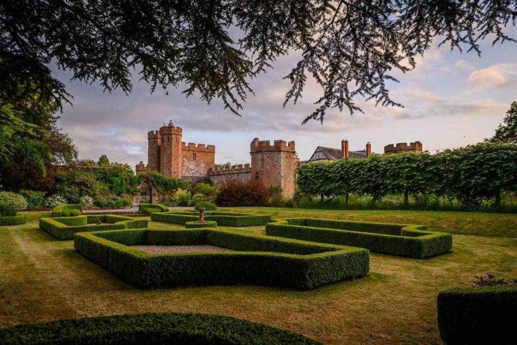The+Sunken+Garden+-+Maxstoke+Castle