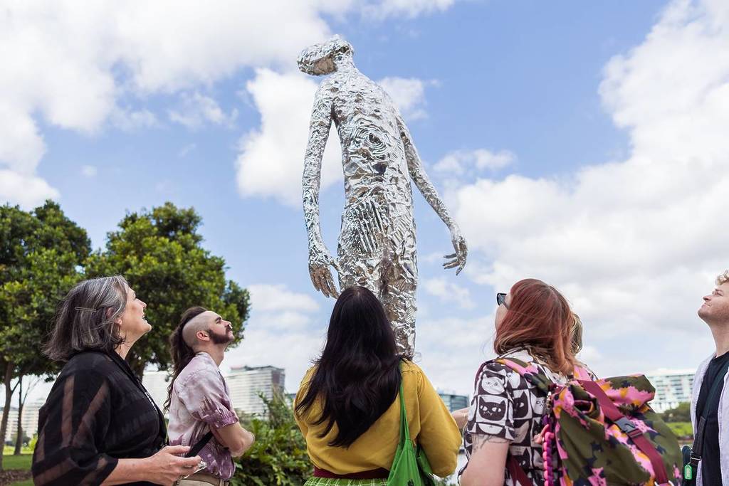 Queens Wharf tour mob
