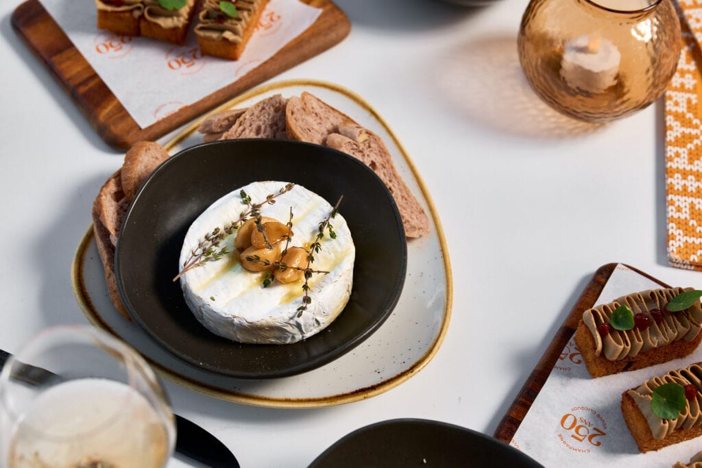 veuve clicquot igloos brie