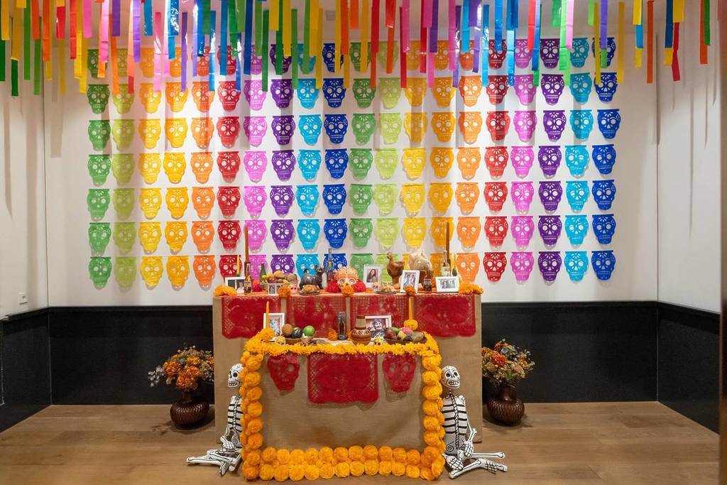 dia de muertos altar mexico