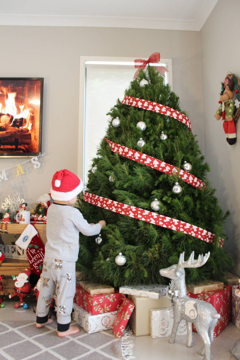 christmas tree elves