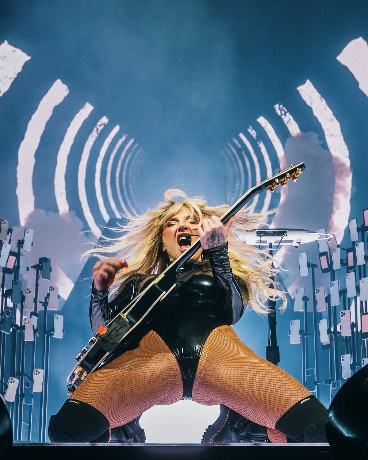 kesha tits out tour period australia