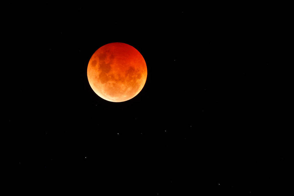 blood moon over australia lunar eclipse