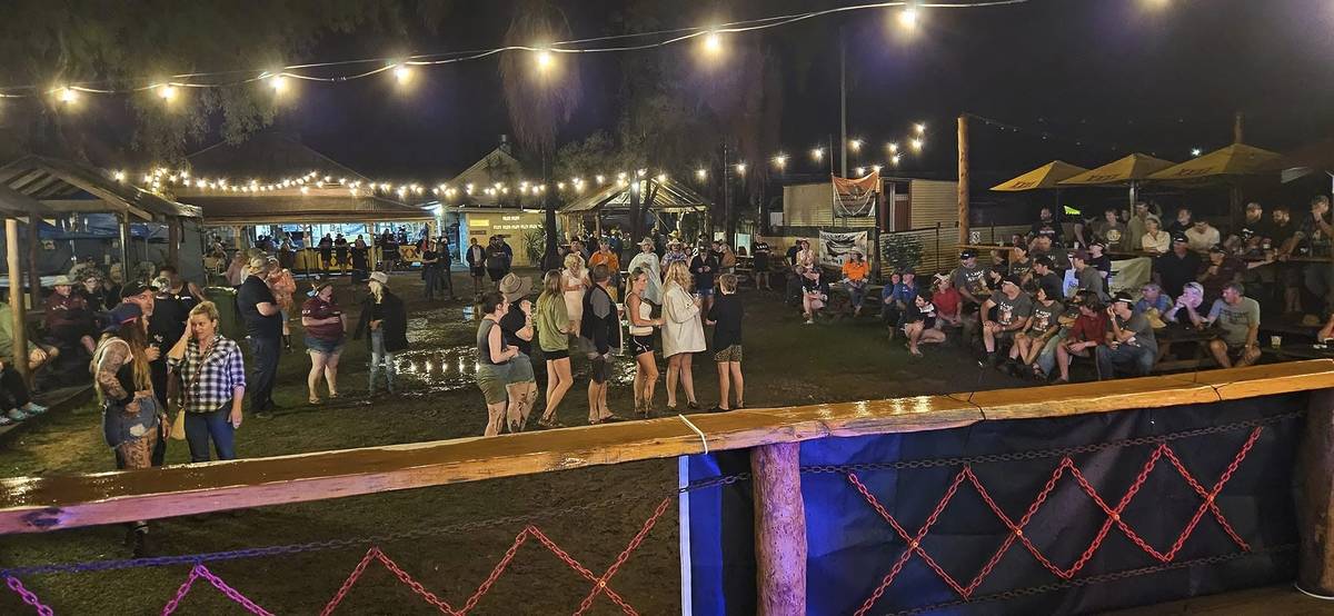 Nindigully Pub outside