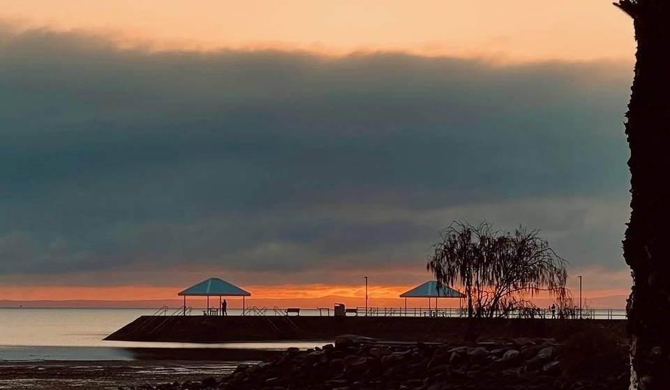 Walk Along The Seaside For 10km Between These Two Gorgeous Coastal Towns