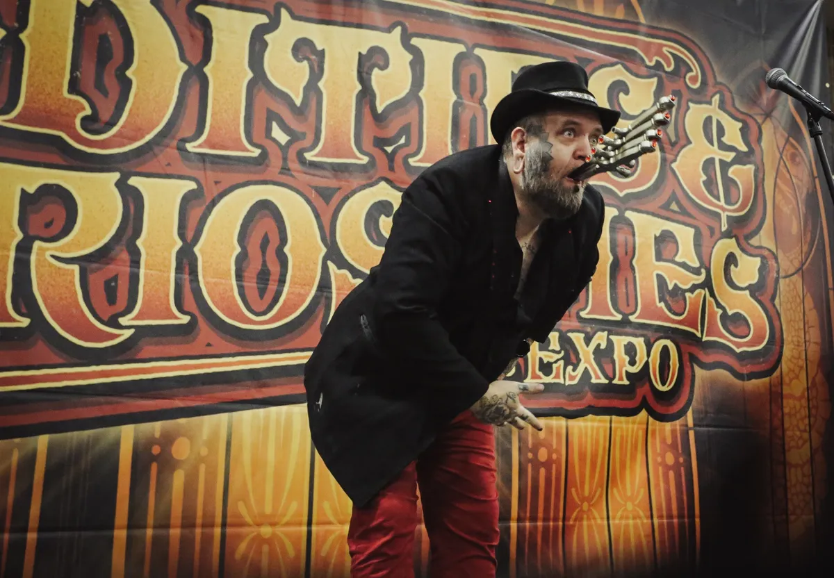 the oddities and curiosities expo brisbane sideshow