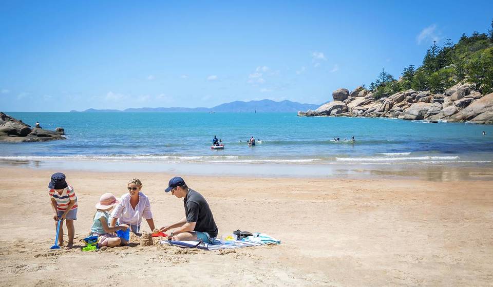 Queensland Beaches With The Clearest Skies On Christmas Day — Including A Great Barrier Reef Hidden Gem