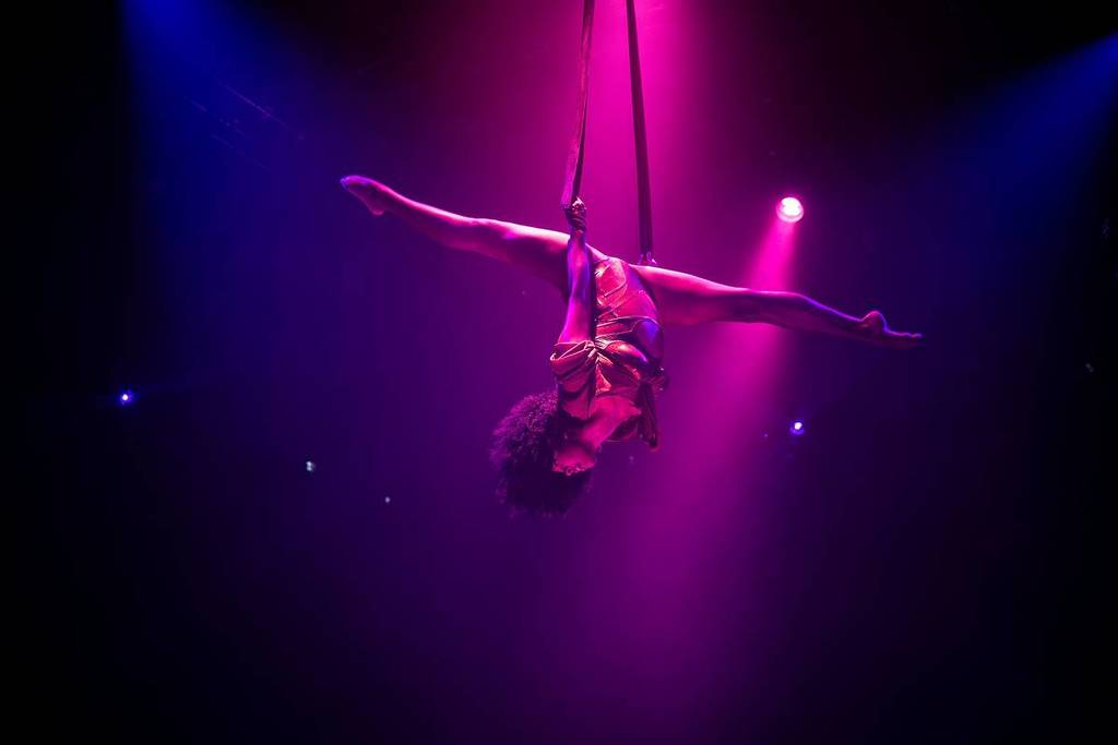 la clique hota acrobatics