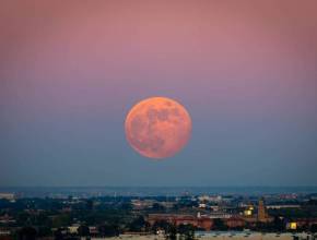 The Strawberry Moon will rise over Australian skies tomorrow – here’s when to see it