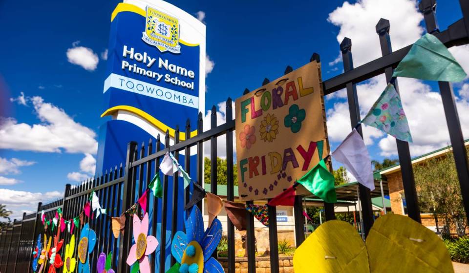 Why Toowoomba is turning into a sea of colour as Queens Park hosts a world record attempt to kick off Carnival of Flowers