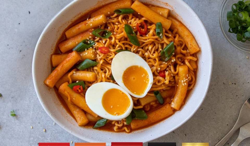 A massive instant noodle pop-up with free hot bowls, interactive games and an exclusive aespa photobooth has arrived in Queen Street Mall
