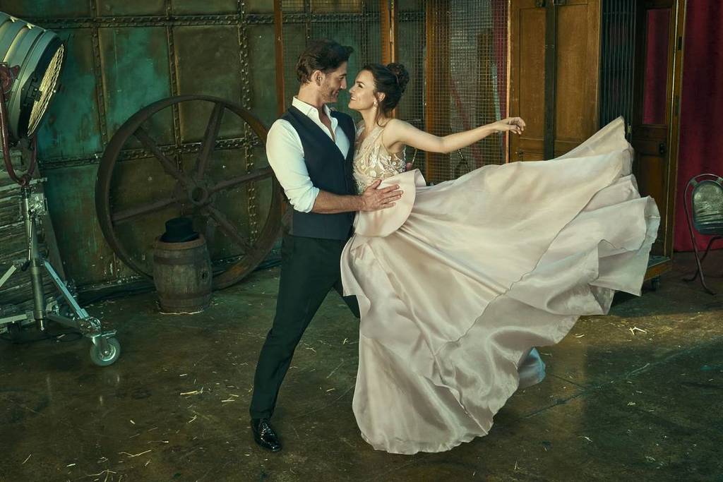 The Greatest Showman _ Photo of Oliver Tompsett and Samantha Barks _ Photo by Sebastian Nevols _ ©20th Century Studios