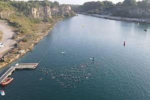There’s A Huge Crystal-Clear Lake For Swimming And Scuba Diving Only 30 Minutes From Bristol