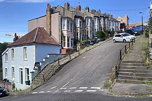 Welcome To England’s Steepest Street – Where Cars Are Parked Sideways So They Won’t Roll Away