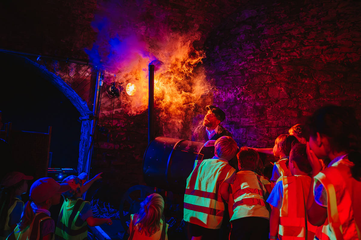 Children in the tunnels of   Loco Klub
