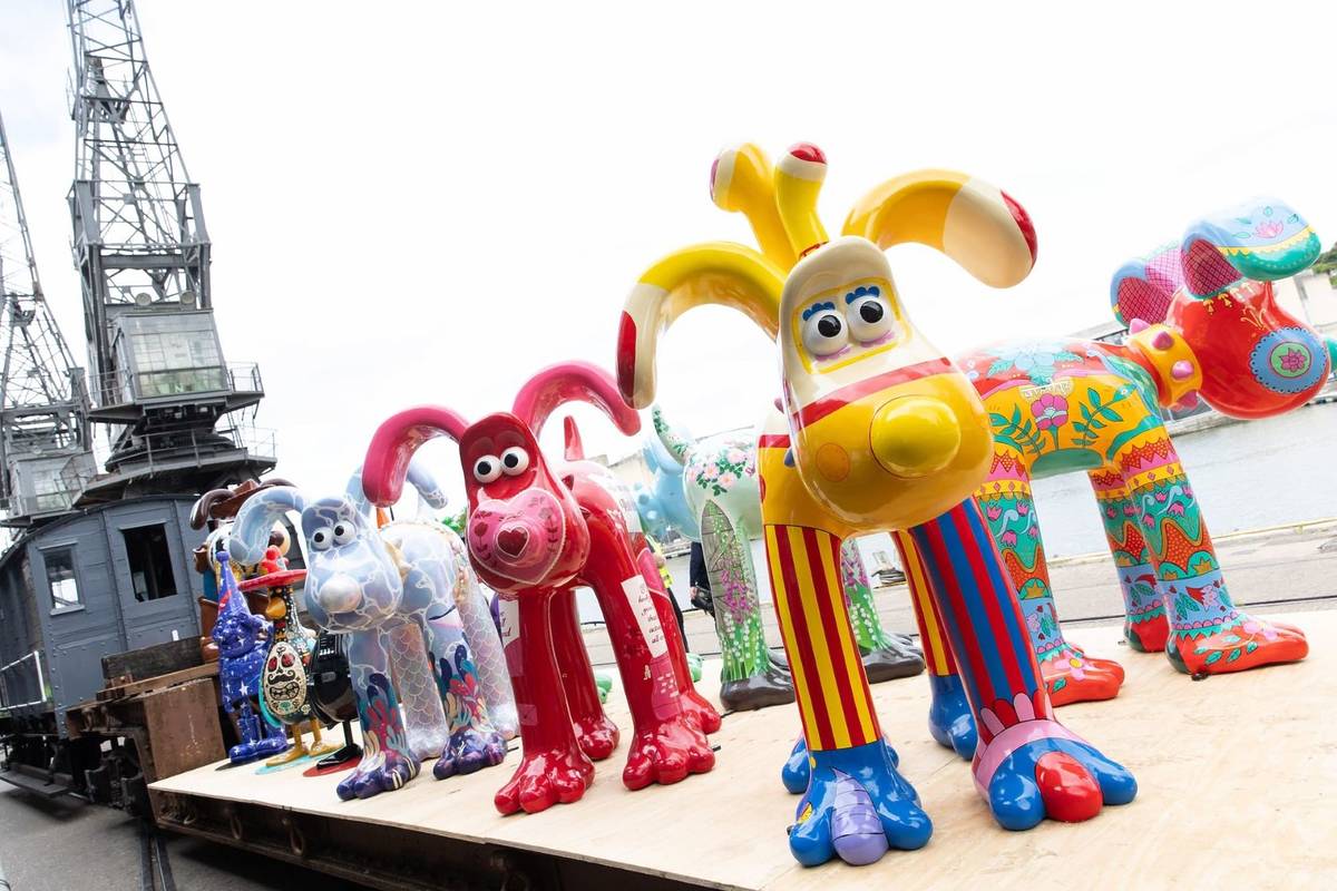 A train in Bristol full of Gromit's for the Greatest Dog Show On Earth