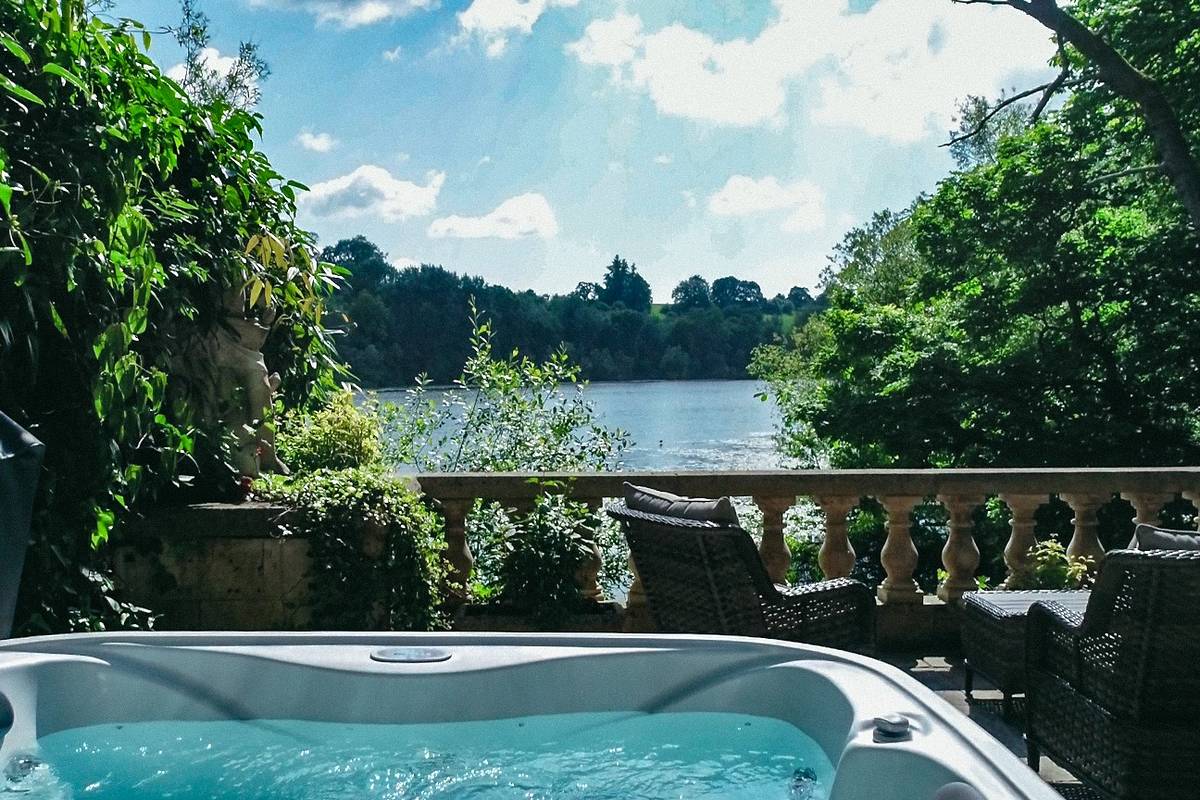 The hot tub overlooking the lake