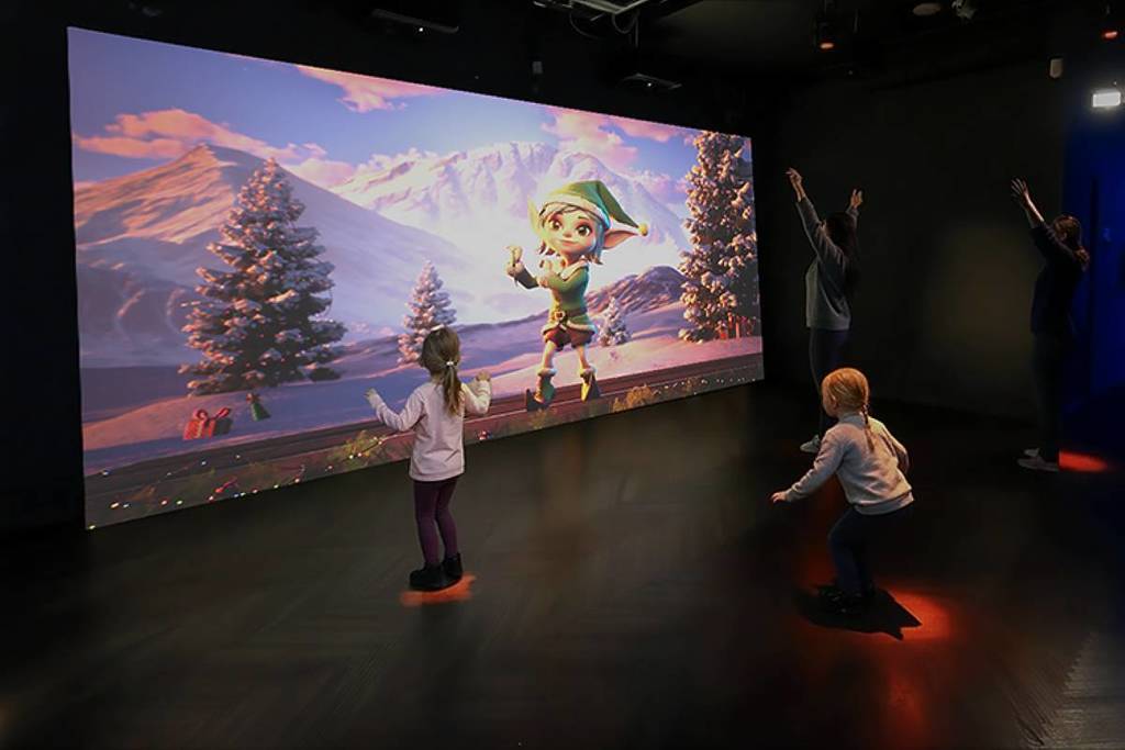 This Enchanted Christmas Experience Where You Can Travel To The North Pole And Even Become An Elf Yourself Is Finally Open In Bristol