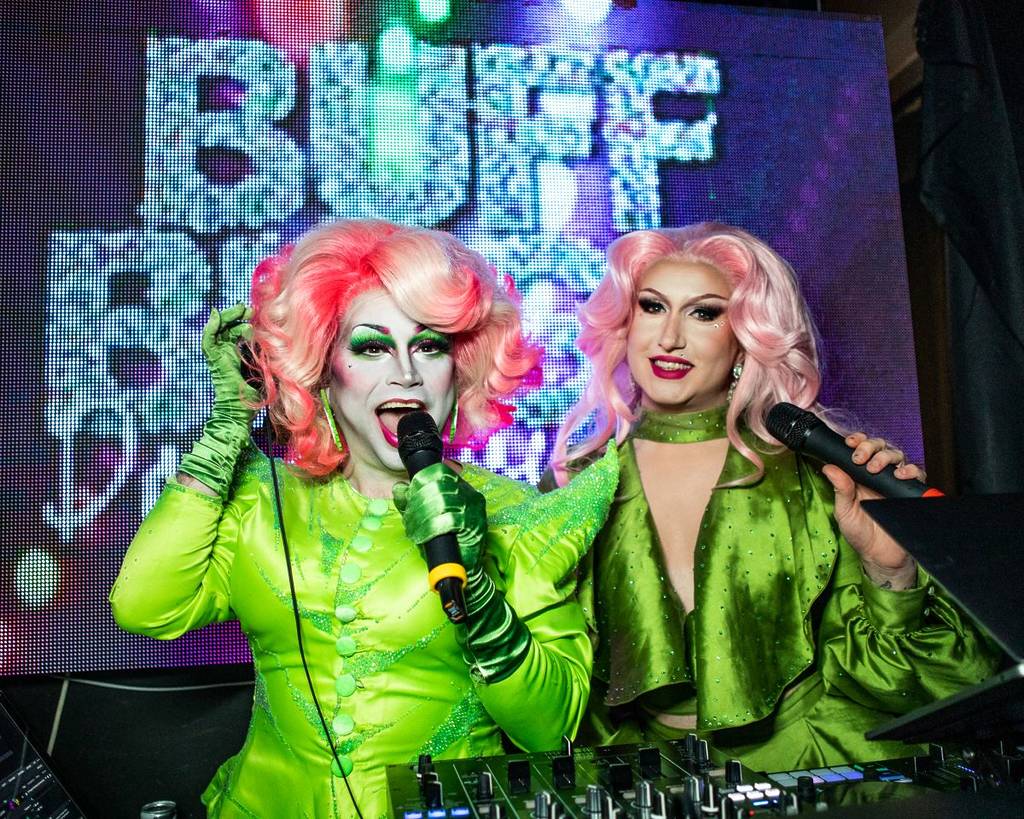 Buff bingo drag queens
