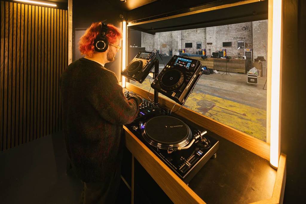 NOODS DJ set inside TREAD