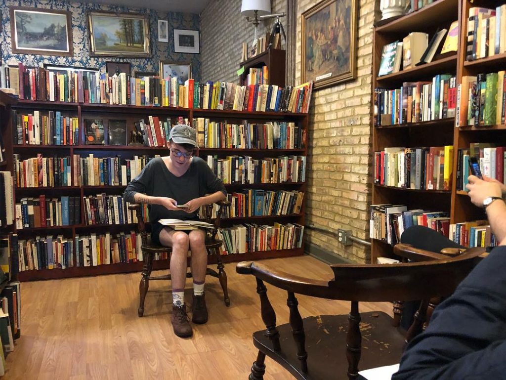 Six Chicago Open Mics for Newbie Artists