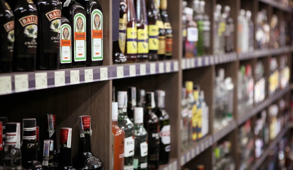 Chicago Enforces 9PM Curfew On Liquor Sales Through Duration Of Stay-At-Home Order