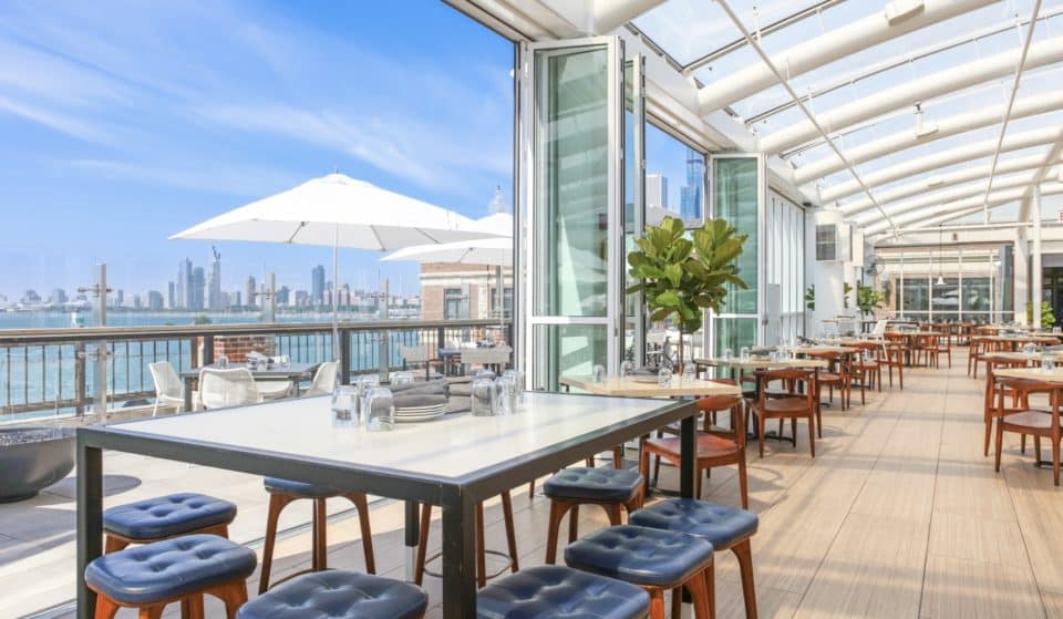 The World&#8217;s Largest Rooftop Bar Is in Chicago—And There&#8217;s Music Bingo, $7 Cocktails, and Fireworks With Lakefront Views