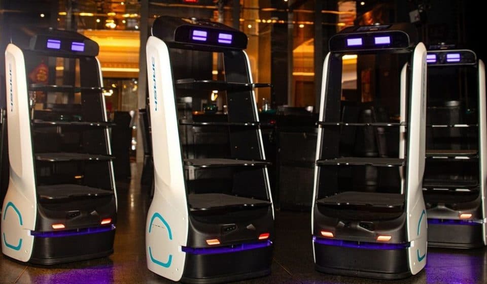 A Futuristic Hot Pot Restaurant Featuring Robot Servers & 5D Projections Has Opened In Chicago