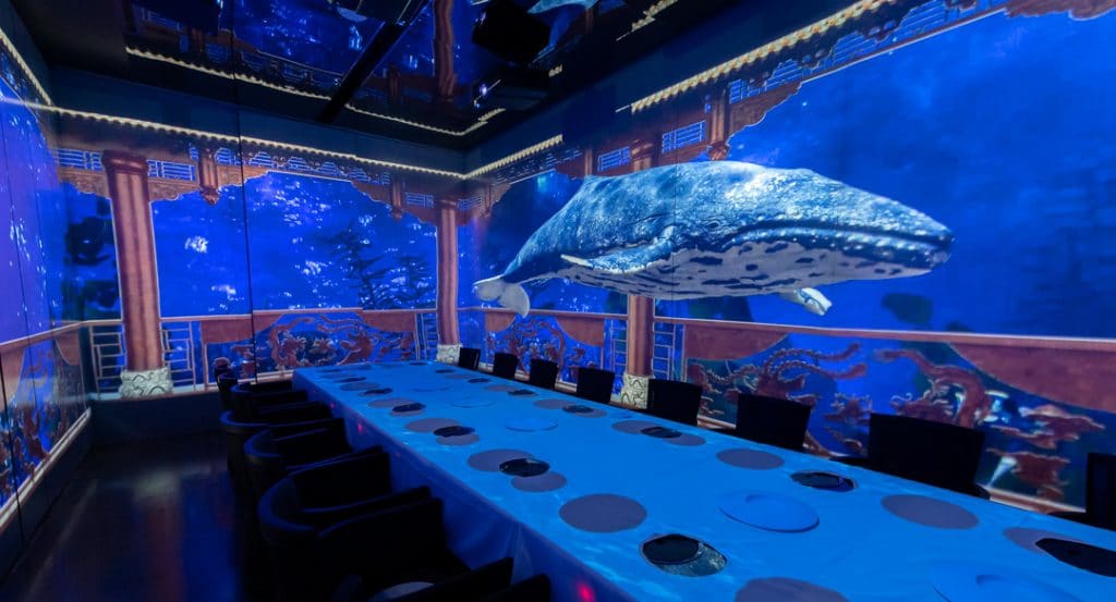 A Futuristic Hot Pot Restaurant Featuring Robot Servers & 5D Projections Is Coming To Chicago