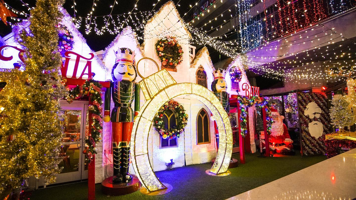 11 Best Christmas Bars In Chicago Holiday Popup Bars 2023