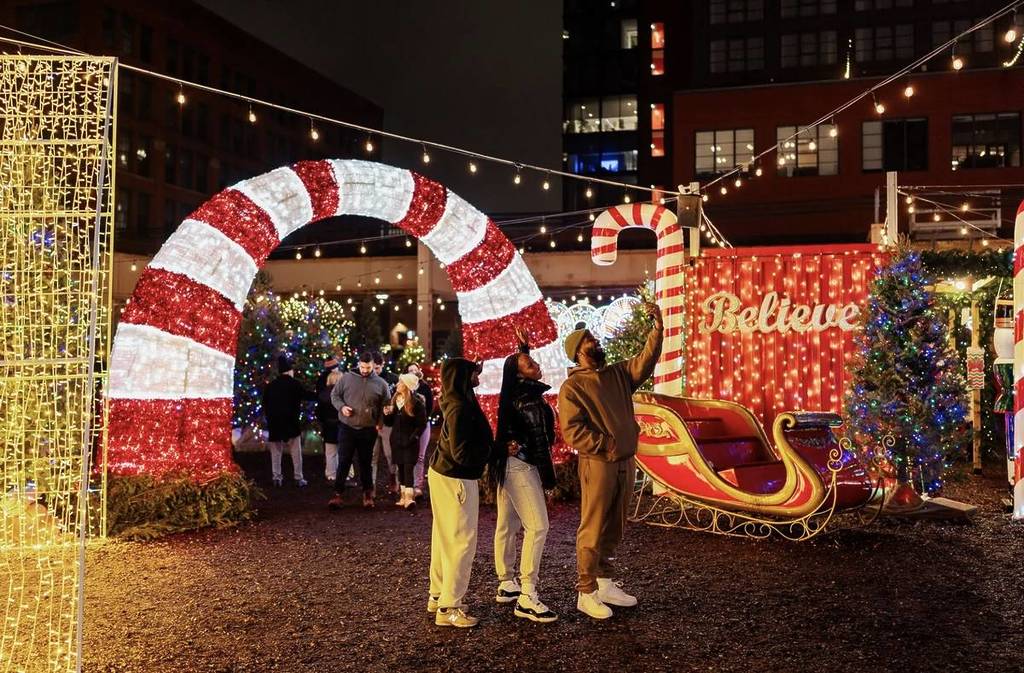 the-best-holiday-pop-ups-and-christmas-bars-in-chicago-2025
