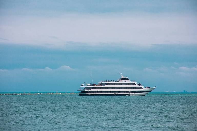 Here Are the Best Spots to Watch the Chicago Air and Water Show Without ...