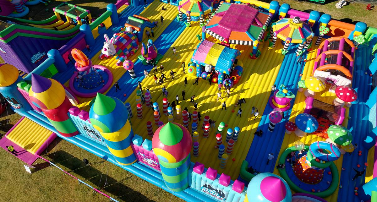 The Largest Bounce House In The World Is Close To Chicago